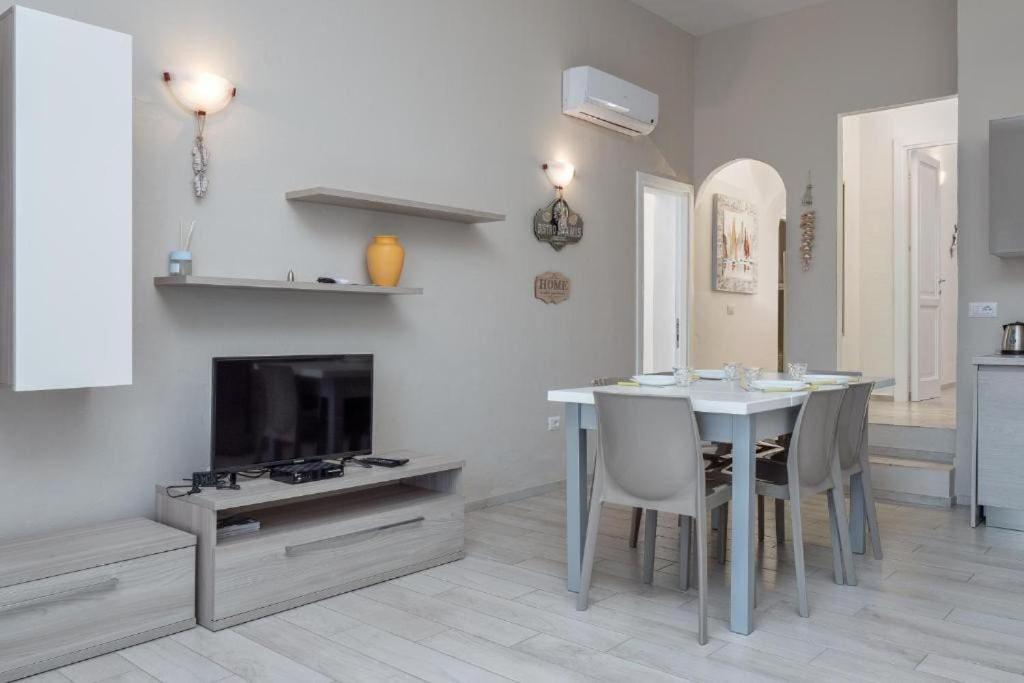 Bellissimo Appartamento Con Veranda Privata Al Centro Di Porto Rotondo Exterior photo
