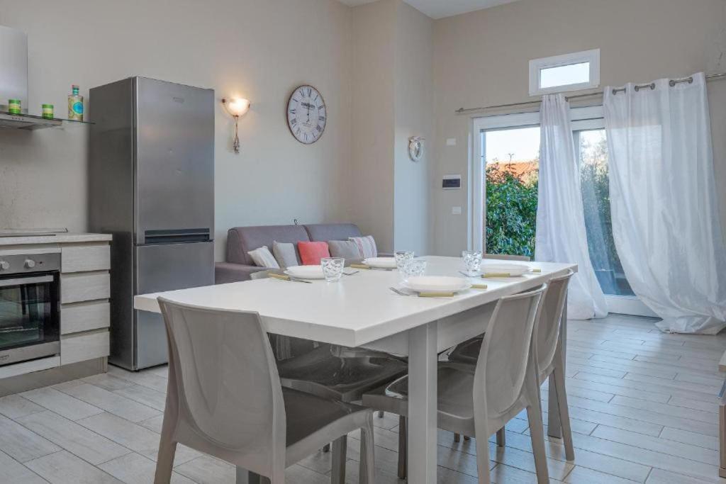 Bellissimo Appartamento Con Veranda Privata Al Centro Di Porto Rotondo Exterior photo